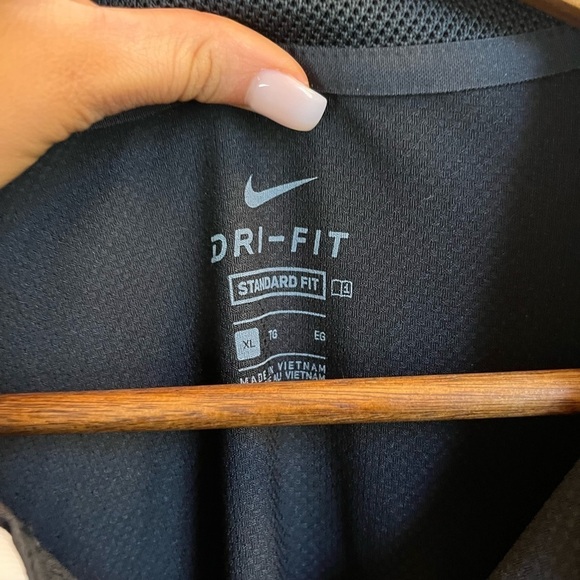 Nike Dri Fit Black Short Sleeve XL - Picture 3 of 3